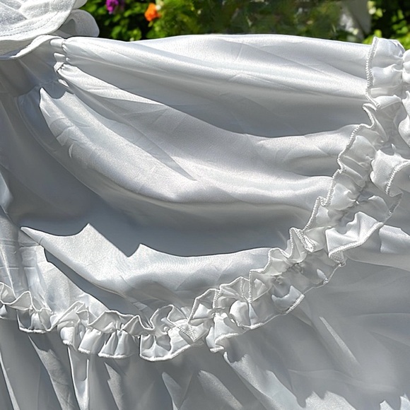 F. Modern White Tourmaline Oversized Stretch Knit Ruffle Top - Picture 15 of 16